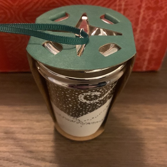 Starbucks 2016 Holiday Polar Bears Cup Ornament - Picture 3 of 6